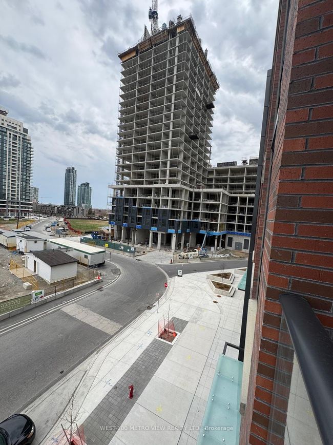 315 - 430 Square 1 Dr, Condo with 2 bedrooms, 1 bathrooms and null parking in Mississauga ON | Image 11