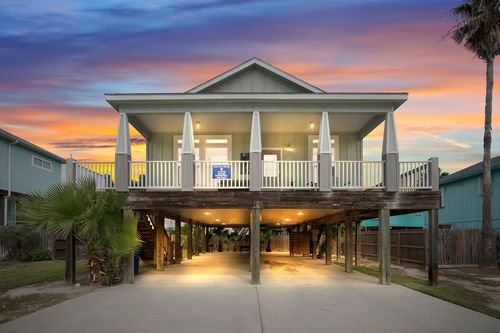 618 Dolphin Cir, Port Aransas, TX, 78373-5400 | Card Image