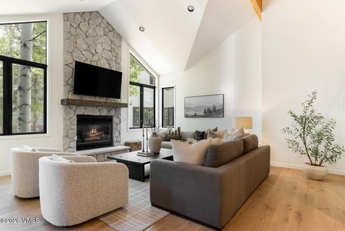 860 Deer Blvd, Avon, CO, 81620-5481 | Card Image