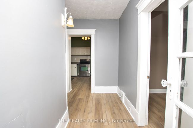 666 Lorne Ave, Home with 5 bedrooms, 3 bathrooms and 1 parking in London ON | Image 21