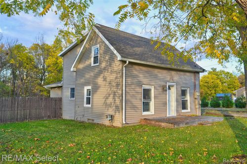 631 Center St, Chesaning, MI, 48616-1613 | Card Image