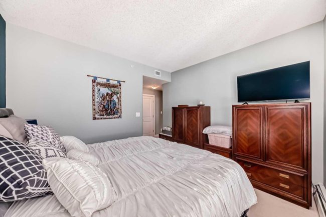 2205 - 99 Spruce Place Sw, Home with 2 bedrooms, 2 bathrooms and 1 parking in Calgary AB | Image 10