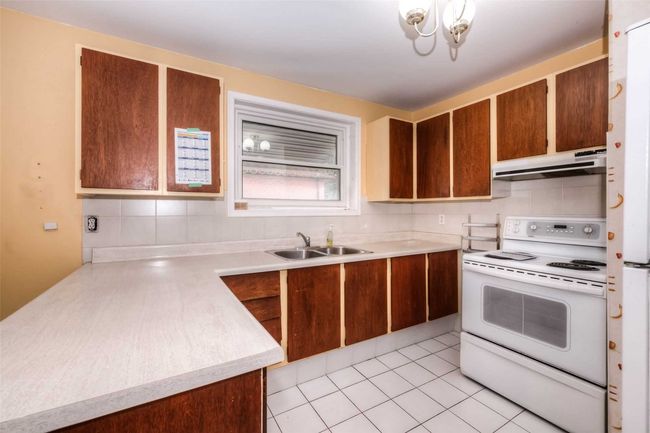 20 Lamella Rd, House other with 3 bedrooms, 2 bathrooms and 5 parking in Etobicoke ON | Image 13
