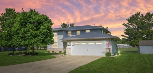 19 Nightingale Cir, Camargo, IL, 61919-3509 | Card Image