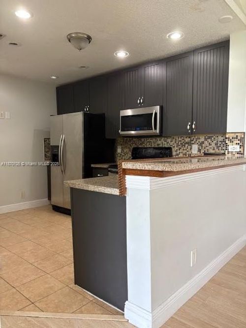 302b5-5721 Riverside Dr, Coral Springs, FL, 33067-2940 | Card Image