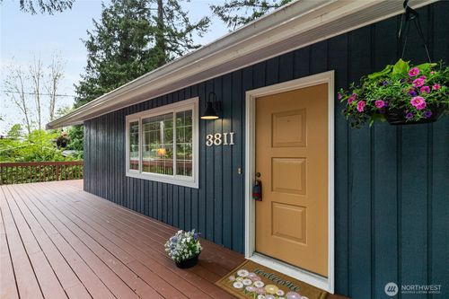 3811 Lakeway Dr, Bellingham, WA, 98229-2530 | Card Image
