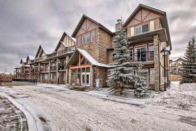 2201 - 211 Aspen Stone Blvd Sw, Condo with 2 bedrooms, 2 bathrooms and 1 parking in Calgary AB | Image 2