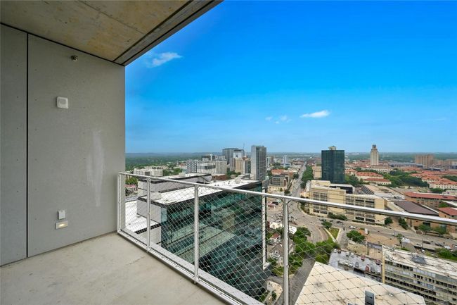 This unit offers breathtaking views of downtown Austin, the Hill Country, and the UT Campus. | Image 10