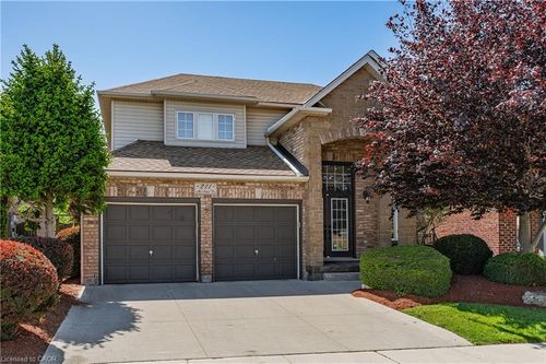 211 Mcnichol Dr, Cambridge, ON, N1P1J3 | Card Image