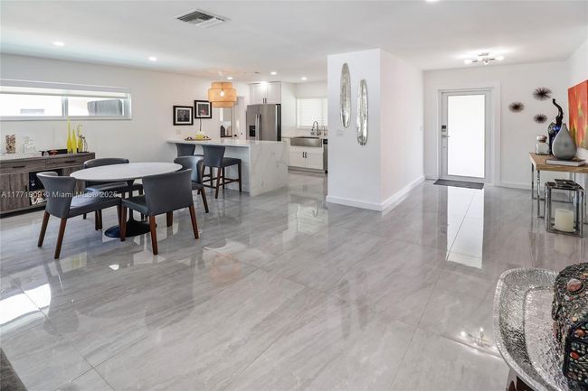 1990 Ne 35 Th St, House other with 3 bedrooms, 2 bathrooms and null parking in Lighthouse Point FL | Image 7