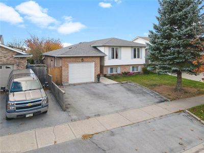 4997 Southview Ave, House other with 4 bedrooms, 2 bathrooms and 3 parking in Niagara Falls ON | Image 2