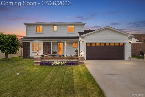 17900 Woodridge Dr, Brownstown, MI, 48193-8623 | Card Image