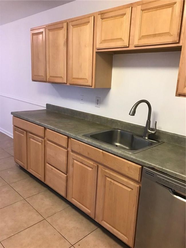 59 Woodlake Dr, Condo with 3 bedrooms, 2 bathrooms and 2 parking in Middletown NY | Image 4