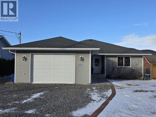 3727 Dobbie St, Thornhill, BC, V8G5T7 | Card Image