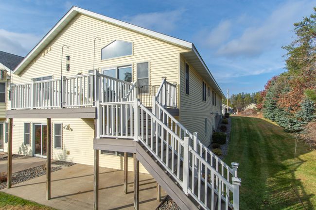 Large deck for entertaining!! | Image 8