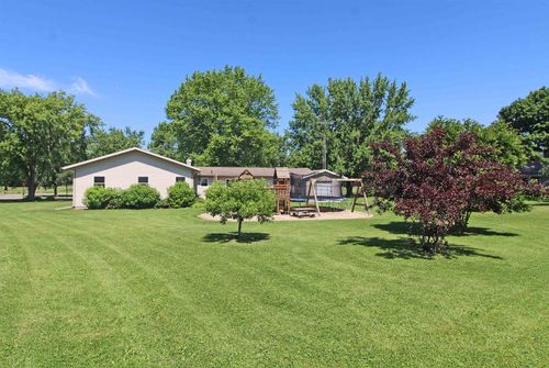 985 Fairway Cir, Plain, WI, 53577-9781 | Card Image