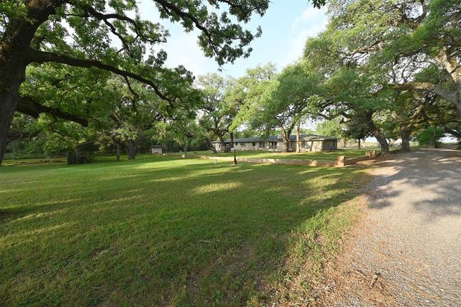 1013 Quail Ln, House other with 3 bedrooms, 2 bathrooms and 3 parking in Eagle Lake TX | Image 9