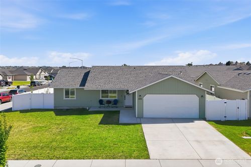 1305 W Polo Ridge Dr, Moses Lake, WA, 98837-4061 | Card Image
