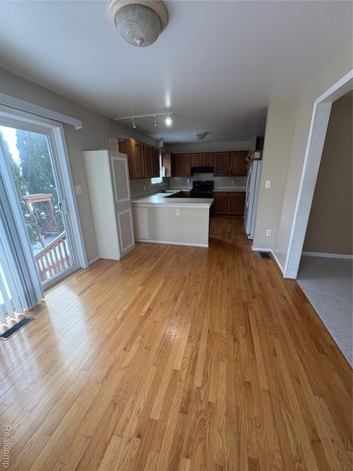 860 Eagle Heights Dr, South Lyon, MI, 48178-2060 | Card Image