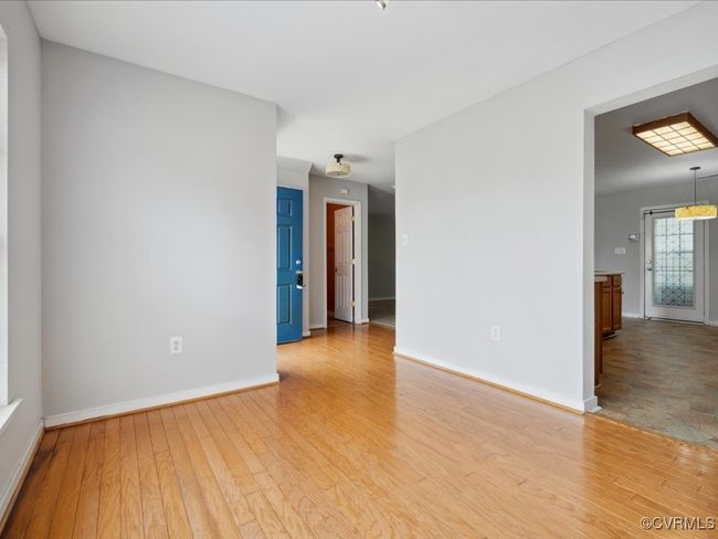 Unfurnished room featuring wood finished floors and baseboards | Image 9