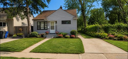 26147 Lehigh St, Inkster, MI, 48141-3228 | Card Image
