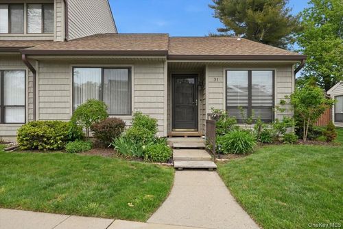 31 Stanford Ct, Wantagh, NY, 11793-1865 | Card Image