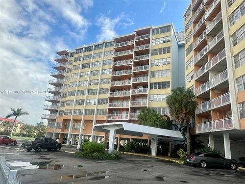 apt-803-2025 Ne 164th St, North Miami Beach, FL, 33162-4108 | Card Image
