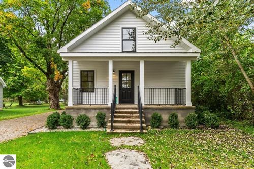 1205 State Street, Charlevoix, MI, 49720 | Card Image