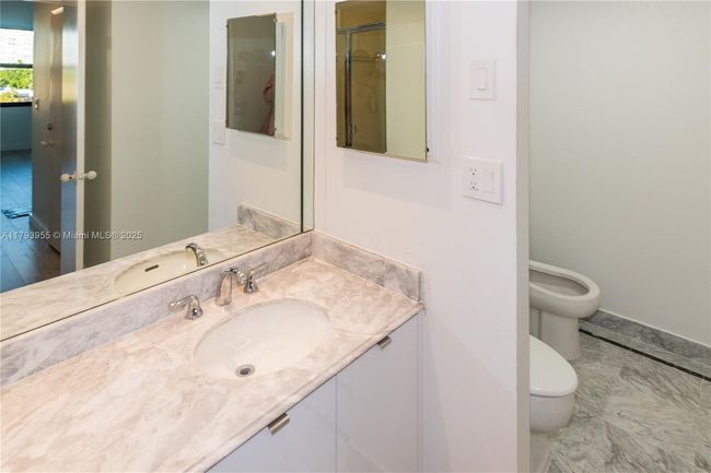 APT-404 - 10101 E Bay Harbor Dr, Condo with 2 bedrooms, 2 bathrooms and null parking in Bay Harbor Islands FL | Image 14