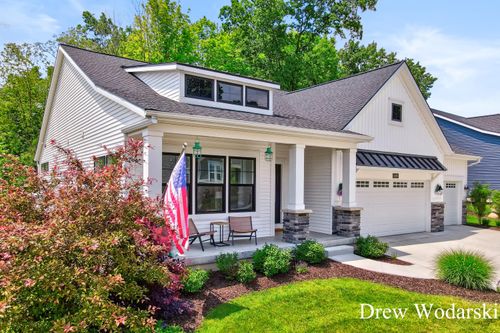 8205 Autumn Acres Dr, Rockford, MI, 49341-6300 | Card Image
