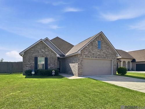 8880 Providence Dr, Denham Springs, LA, 70726-6641 | Card Image