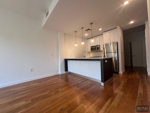 1e-123 Parkside Avenue, New York City, NY, 11226 | Card Image