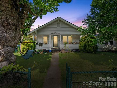 2 Pelzer St, Asheville, NC, 28804-2110 | Card Image