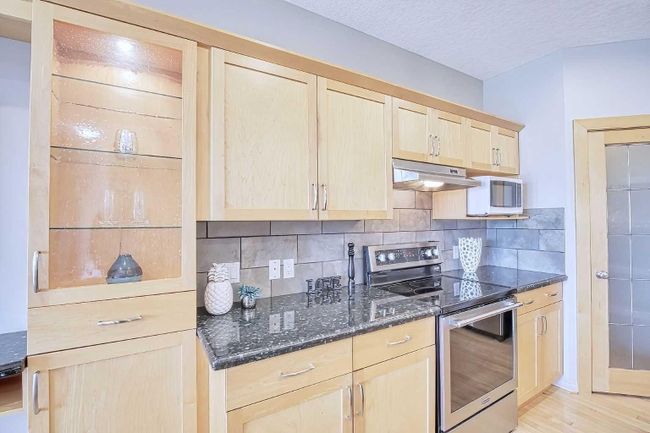 135 Everglade Way Sw, Home with 2 bedrooms, 2 bathrooms and 4 parking in Calgary AB | Image 9