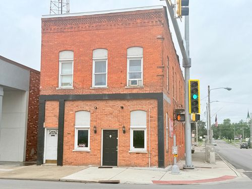 3-1 S Main St, Harrisburg, IL, 62946-1637 | Card Image