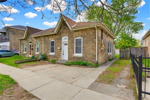 146 William St, Brantford, ON, N3T3L3 | Card Image