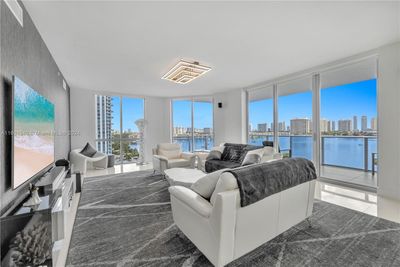 909 - 17111 Biscayne Blvd, Condo with 3 bedrooms, 3 bathrooms and null parking in North Miami Beach FL | Image 3