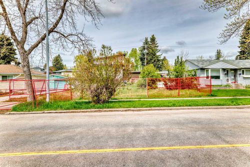 521 Northmount Dr Nw, Calgary, AB, T2K3J1 | Card Image