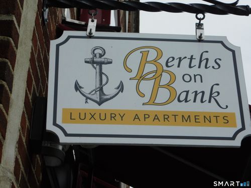 apt-203-153 Bank St, New London, CT, 06320-6079 | Card Image