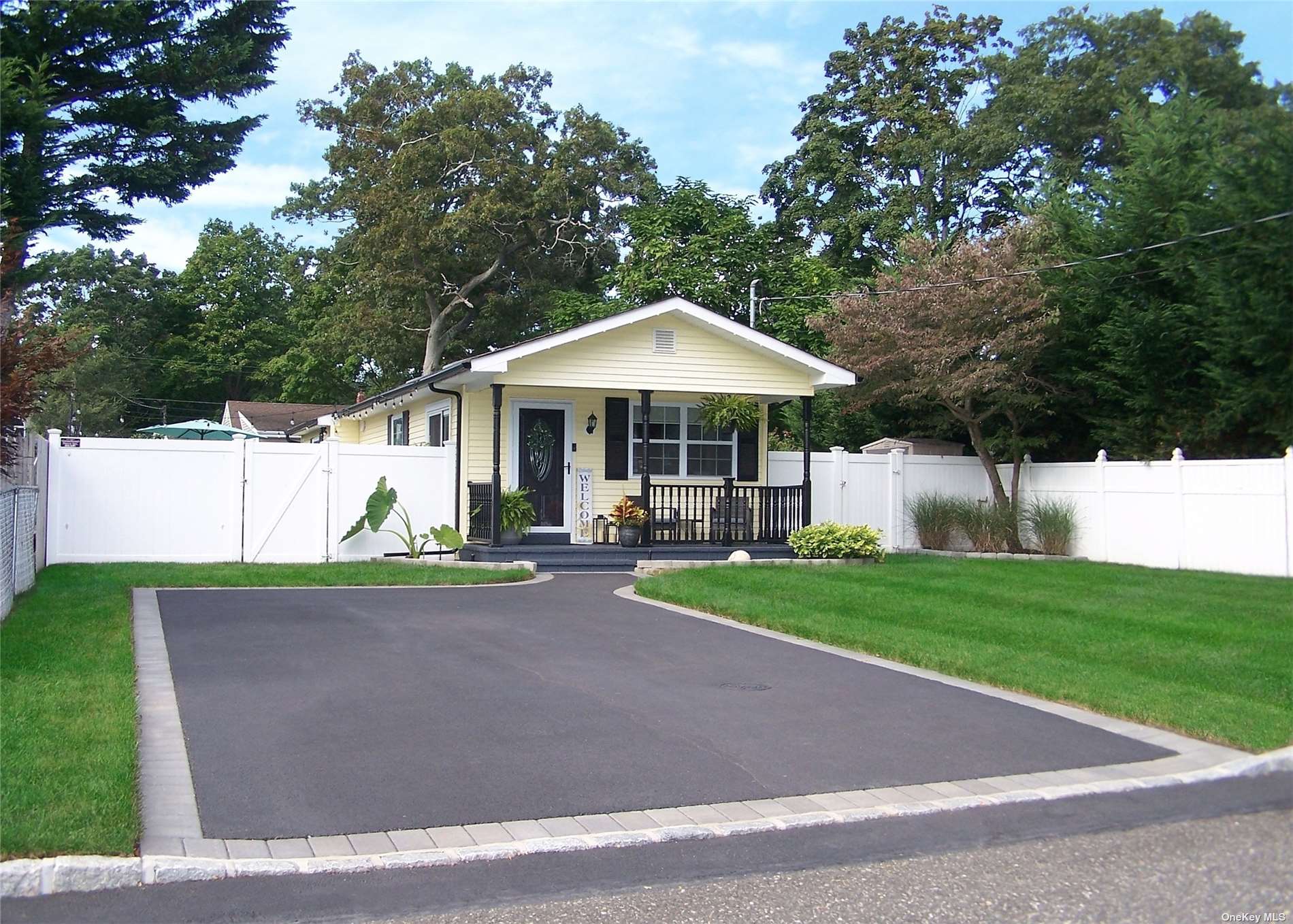 Cooke Ave, Holtsville, NY 11742