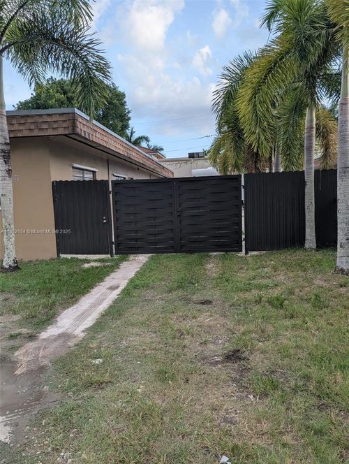 apt-2-633 Nw 1st St, Florida City, FL, 33034-3247 | Card Image