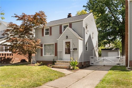 273 E 208th St, Euclid, OH, 44123-1852 | Card Image