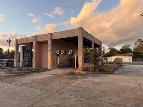 611 N Foster Dr, Baton Rouge, LA, 70806-1802 | Card Image