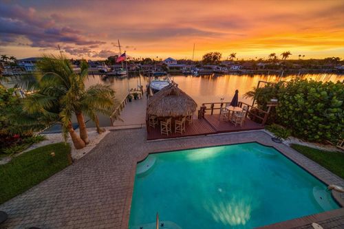 11700 5th St E, TREASURE ISLAND, FL, 33706-2930 | Card Image