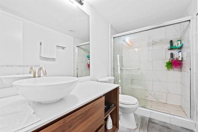 APT-226 - 19380 Collins Ave, Condo with 2 bedrooms, 2 bathrooms and null parking in Sunny Isles Beach FL | Image 8