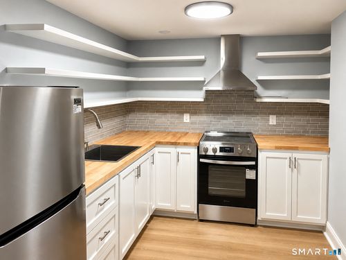 433 Federal Rd, Brookfield, CT, 06804-2050 | Card Image