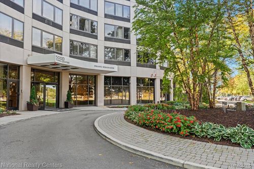 ste-408-5000 Town Ctr, Southfield, MI, 48075-1112 | Card Image