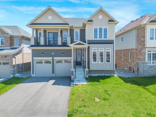 9218 White Oak Ave, Niagara Falls, ON, L2G3P6 | Card Image