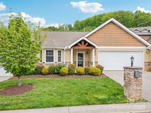 31 Denali Ln, Waynesville, NC, 28786-5947 | Card Image