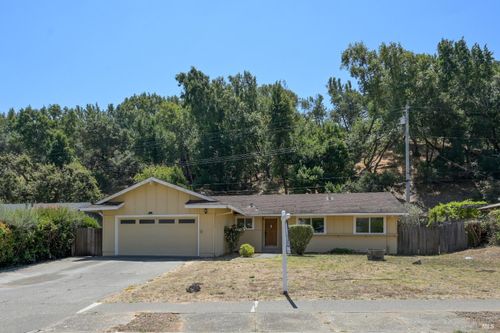 2615 Center Rd, Novato, CA, 94947-1910 | Card Image